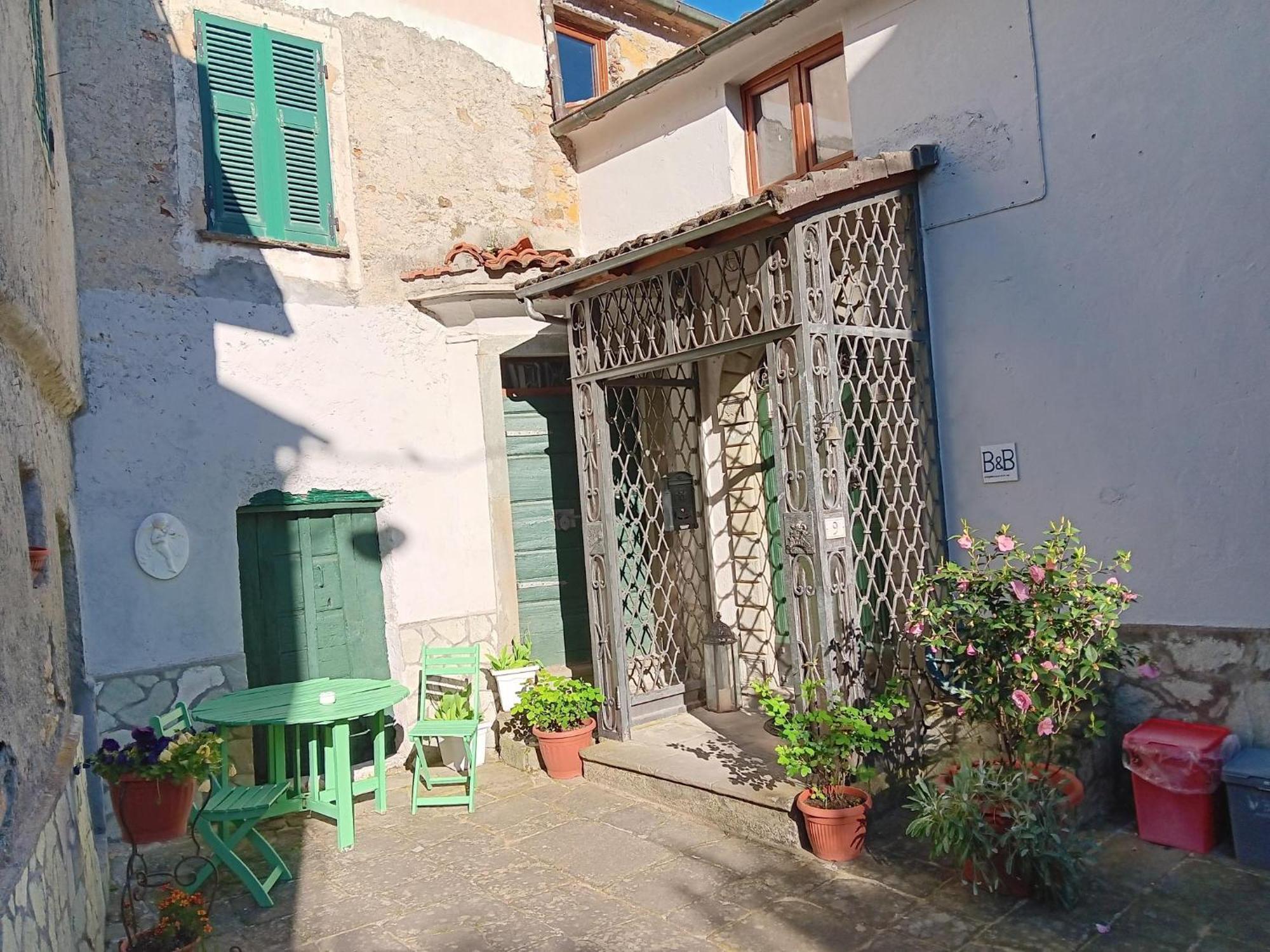 Monti Guesthouse Monti di Licciana Nardi Luaran gambar