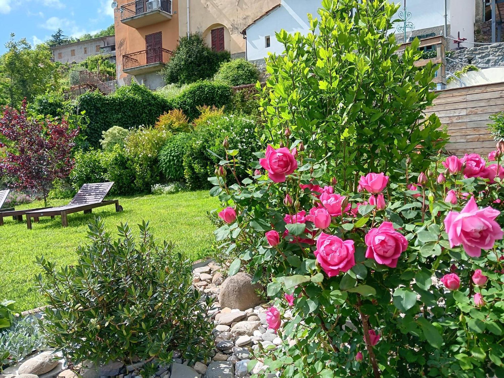 Monti Guesthouse Monti di Licciana Nardi Luaran gambar