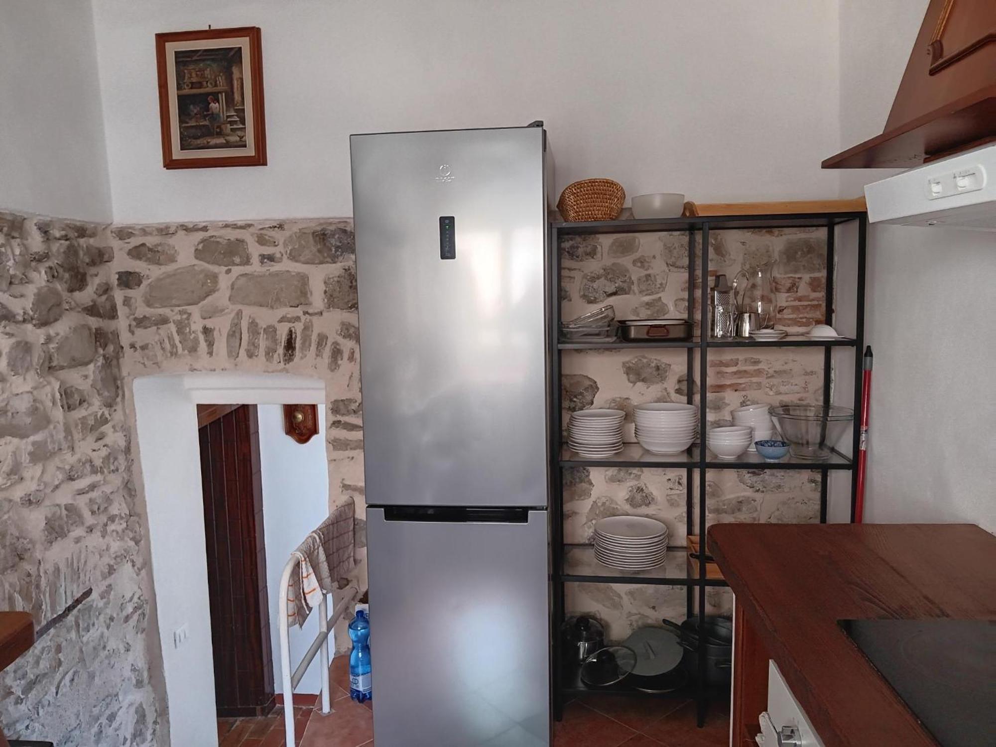 Monti Guesthouse Monti di Licciana Nardi Luaran gambar